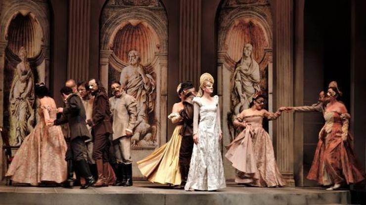 Rigoletto seyirci bekliyor
