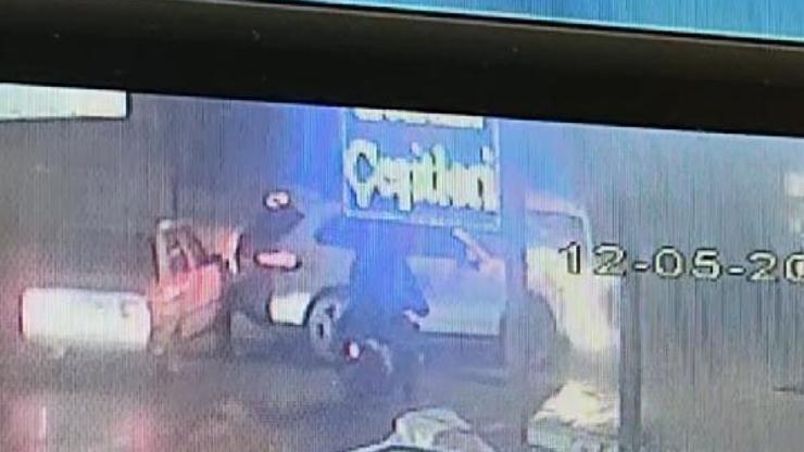 Hafif ticari araçla kafa kafaya çarpışan cip otomobile çarparak durabildi: 2 yaralı