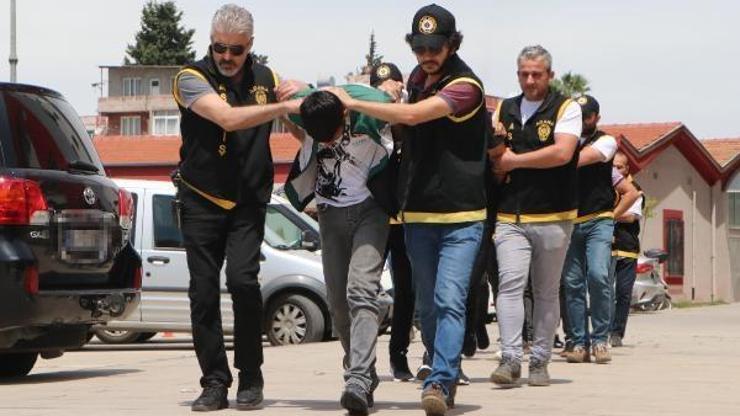 Bekçileri bağlayıp, çiftlikleri soydular