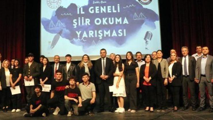 Burdurda liseler arasında şiir okuma yarışması