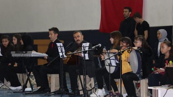 Gölette boğulan arkadaşlarını andılar
