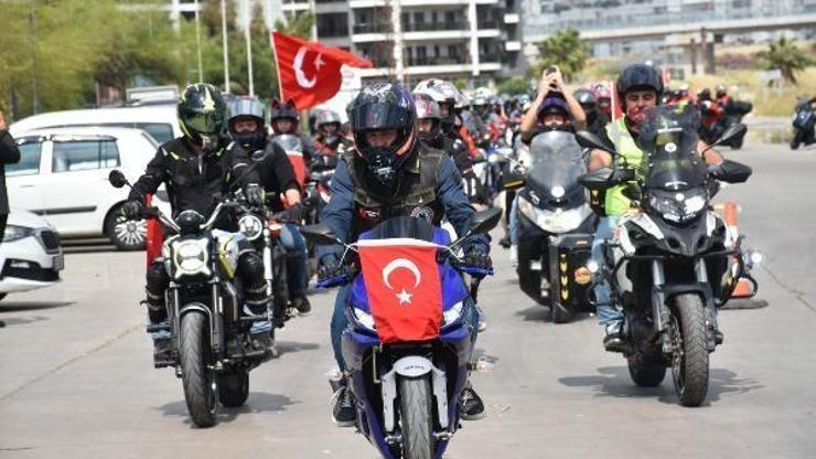 İzmirde motorculardan 19 Mayıs korteji