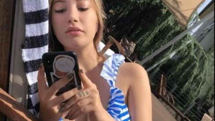 Yasmin Erbilden ayna pozu