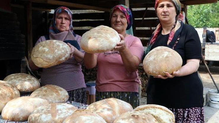 Tekirdağ’da kadınlar, köy ekmeği üreterek ev ekonomisine katkı sunuyor