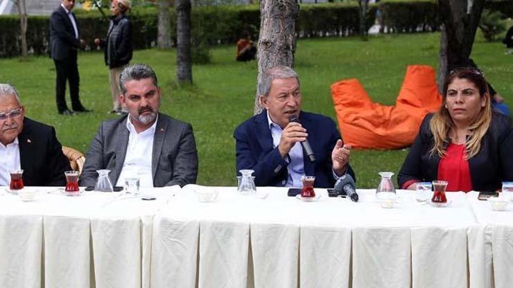 Bakan Akardan depremzedelere: Her şey normalleşinceye kadar başımızın tacısınız