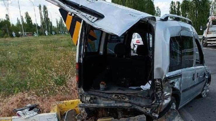 Hafif ticari araç ile otomobil çarpıştı: 1 ölü