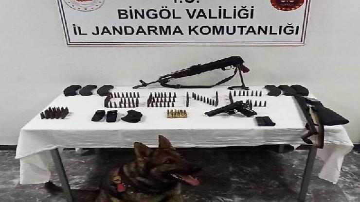 Bingölde durdurulan araçtan silah ve mühimmat çıktı