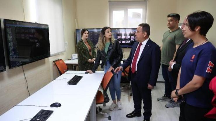 Başkan Böcek, Trafik Kontrol Merkezini ziyaret etti
