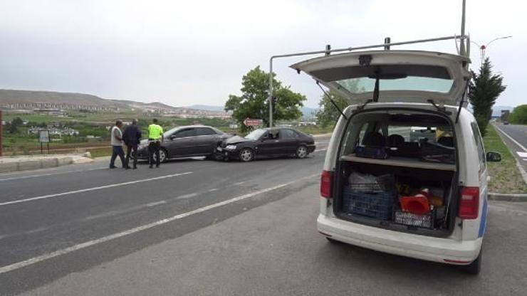 Elazığ’da otomobiller çarpıştı: 2 yaralı