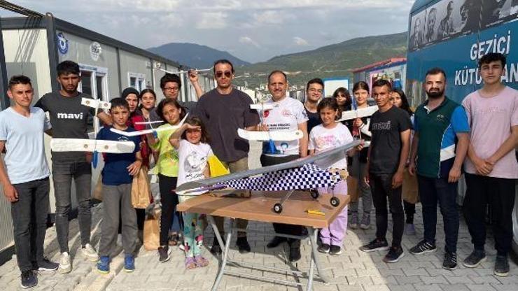 Afetzede çocuklara, model uçak kursu kapsamında havacılık eğitimi verildi