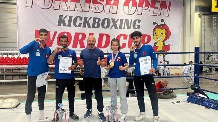 Akdenizli kick boksçular, Dünya Şampiyonasından madalyalarla döndü
