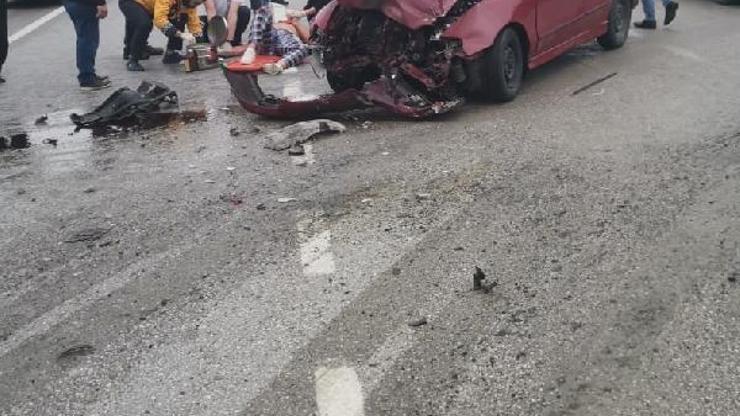 Otomobil, emniyet şeridinden çıkan kamyona çarptı: 1 yaralı