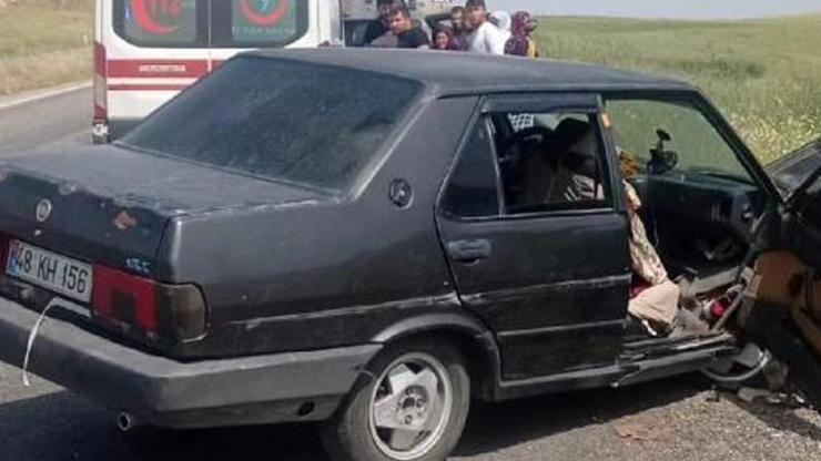 Diyarbakırda otomobil bariyerlere çarptı: 3 yaralı