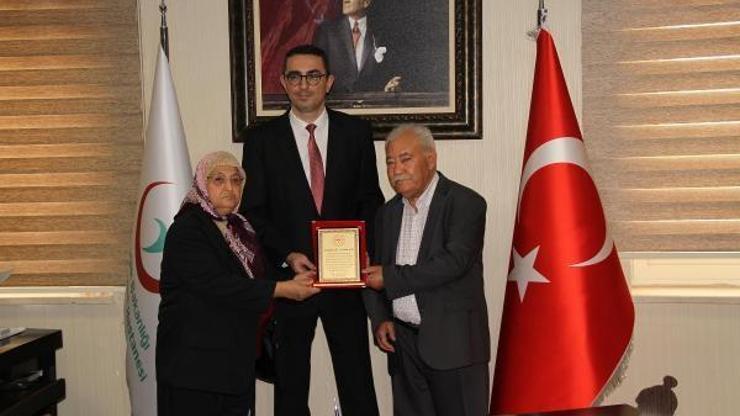 Yaşlı çiftten hastane için 375 bin liralık bağış
