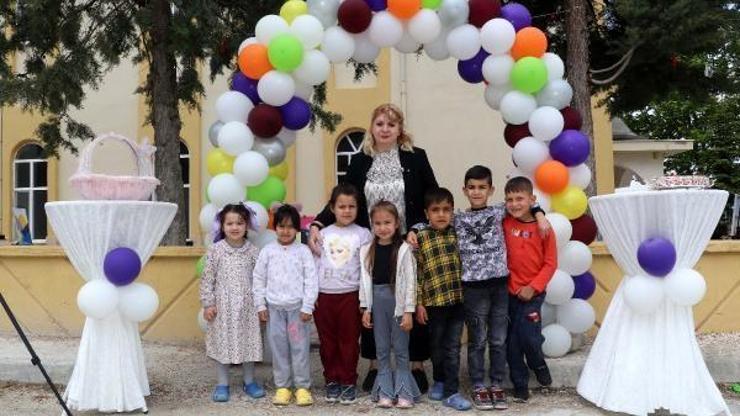 Anaokulu öğrencilerinden resim sergisi