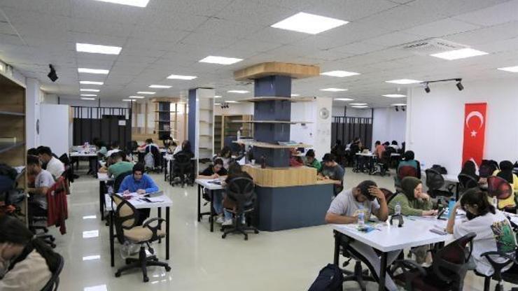 Ergani’de ücretsiz ‘Kitap Kafe’ye gençlerden yoğun ilgi