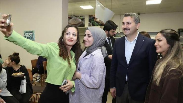 Başkan Eroğlu gençlerle buluştu
