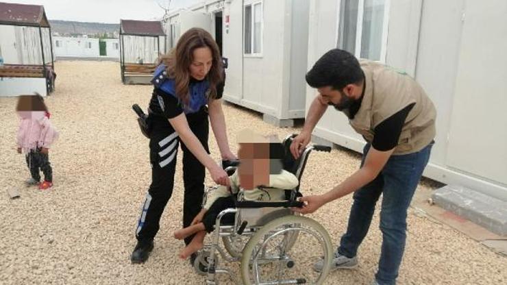 Kiliste depremzede Yıldıza tekerlekli sandalye verildi
