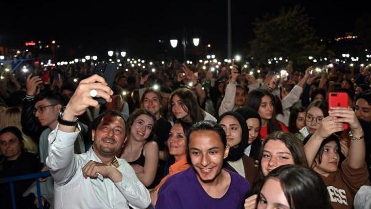 Süleymanpaşa Belediyesinden sınava hazırlanan gençlere konser