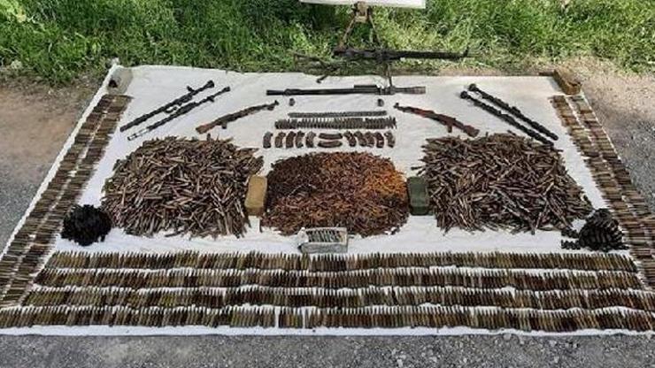 Hakkari kırsalında PKKya ait silah ve mühimmat ele geçirildi