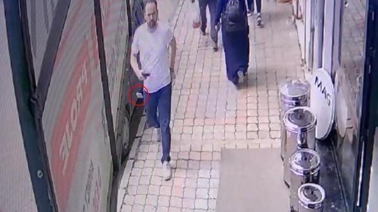 Muhtar kaldırımda parasını düşüreni belediye anonsuyla arıyor