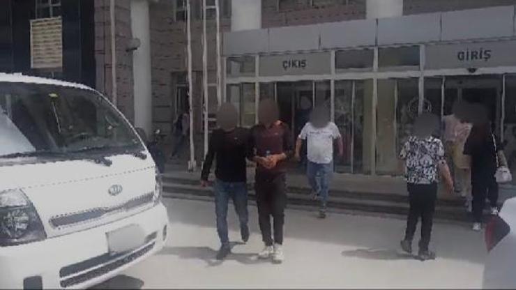 Kuşadasında kesinleşmiş cezası olan 2 şüpheli yakalandı