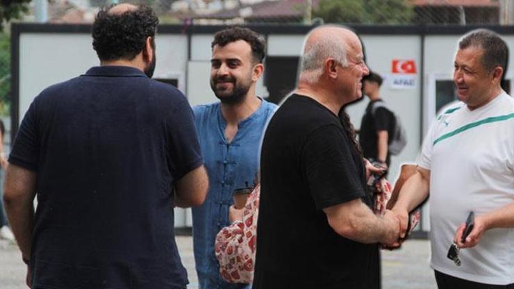 Depremzedeler hem oy kullandı hem hasret giderdi