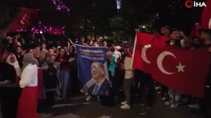 Londra’da gurbetçiler Erdoğanın zaferini kutladı