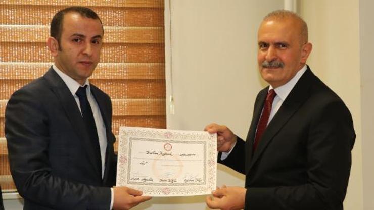 AK Partiden seçilen vekiller mazbatalarını aldı