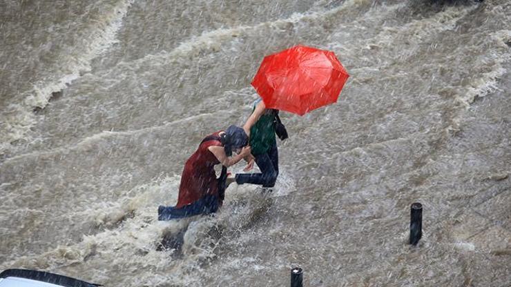 Meteorolojiden 28 il için uyarı: Kuvvetli şekilde geliyor