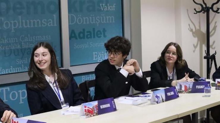 Gençler dünya sorunlarını tartıştı