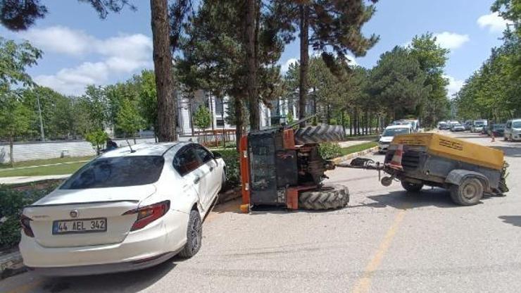 Elazığ’da otomobile çarparak devrilen traktör sürücüsü yaralandı