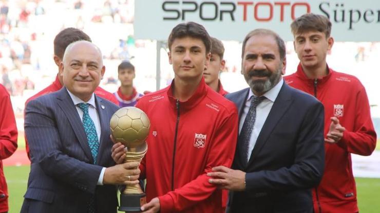 Mecnun Otyakmaz: Aday değilim