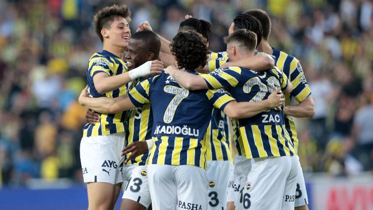 Kadıköyde alkışlar Arda Gülere
