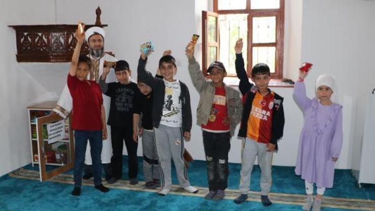 ‘Cami Market’ ve oyun salonuyla çocuklar camiye ve namaza teşvik ediliyor