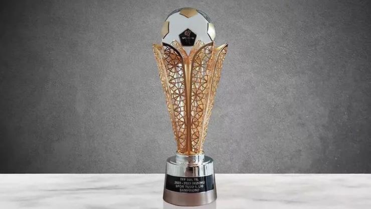Galatasaray, şampiyonluk kupasını derbide kaldırmak için TFFye başvuru yaptı