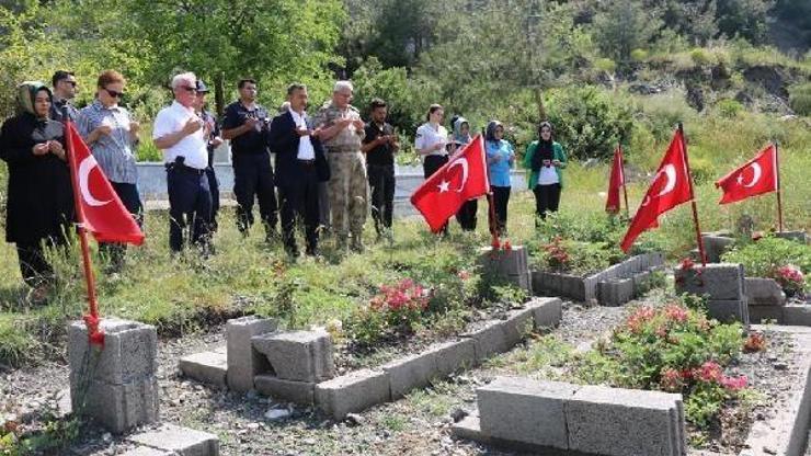 Jandarma Komutanı, depremde ailesini kaybeden Gazi Kaba’yı ziyaret etti