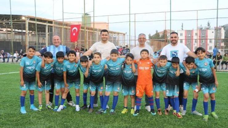 Kozanda okullar arası futbol turnuvasında Atatürk İlkokulu birinci oldu