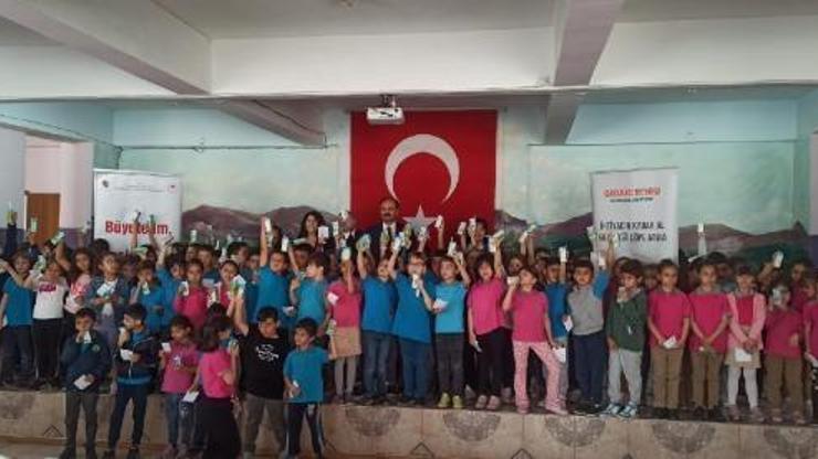 Amasya’da Dünya Süt Günü nedeniyle öğrencilere süt dağıtıldı