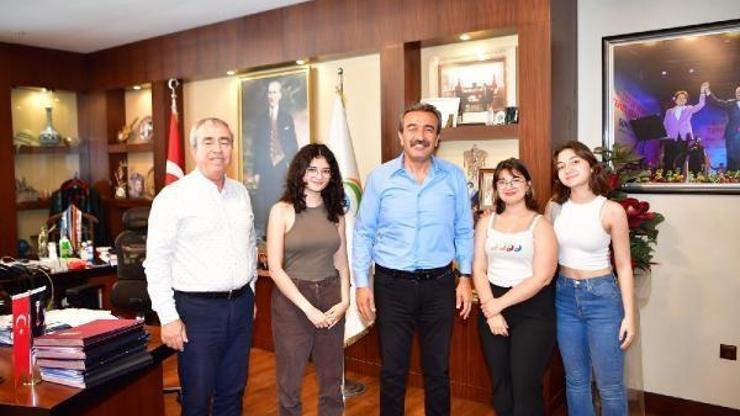 Genç Bizz Girişimcilik Yarışmasında finale kalan öğrencilerden Başkan Çetine ziyaret