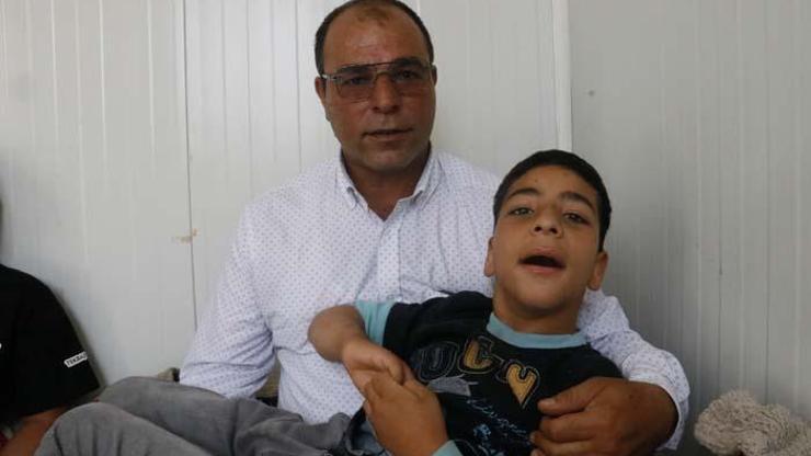 Depremde evsiz kaldı, oğlunun tedavisi için ailesiyle Adana’ya yerleşti