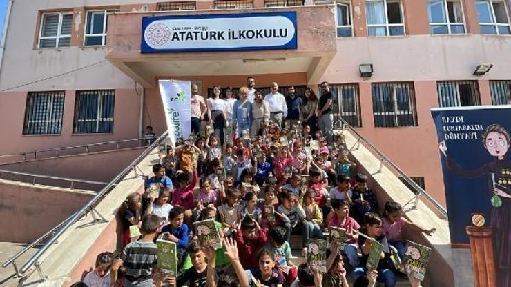 Mezun olduğu okulda imza günü düzenledi