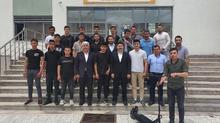 Güründe lise öğrencileri elektrikli scooter yaptı