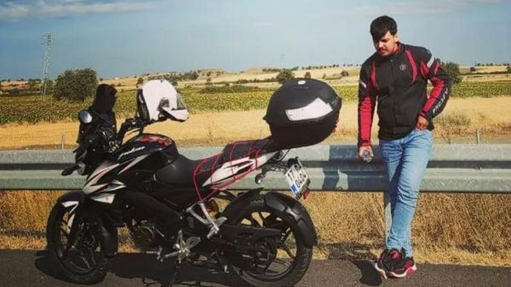 Motosiklet kazasında kaskı fırlayan genç öldü