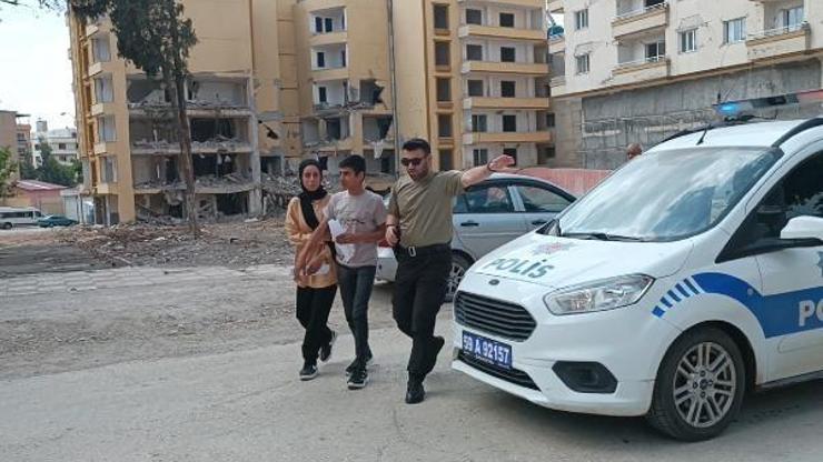 LGS sınavına geç kalan öğrencileri, polisler yetiştirdi