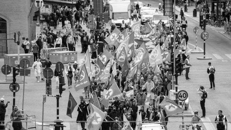 Hindistan’da yapım aşamasındaki köprü çöktü