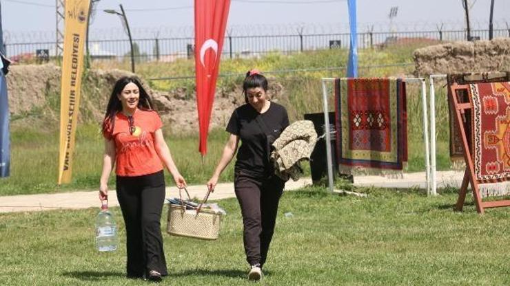 Van Kalesi eteklerinde Dünya Kahvaltı Günü etkinliği
