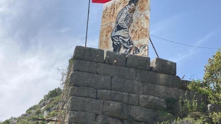 Aksekide Atatürk resmi yenileniyor