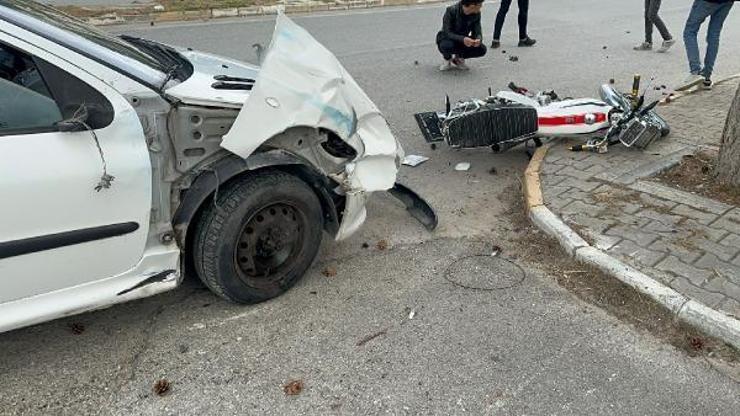 Otomobille motosiklet çarpıştı: 2 yaralı