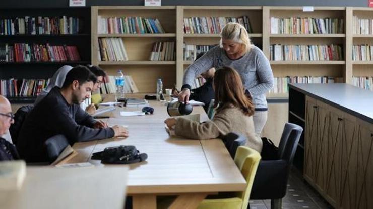 Bayraklıda kitap kafelerin sayısı artıyor